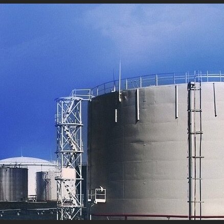 'Ventspils naftas' lielākais akcionārs 'Vitol' un 'Helios' par 276 miljoniem dolāru iegādājas naftas un gāzes pārstrādes uzņēmumu