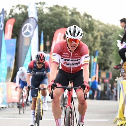 Skujiņš 'Giro d'Italia' turpina veiksmīgi un kopvērtējumā saglabā vietu TOP 10