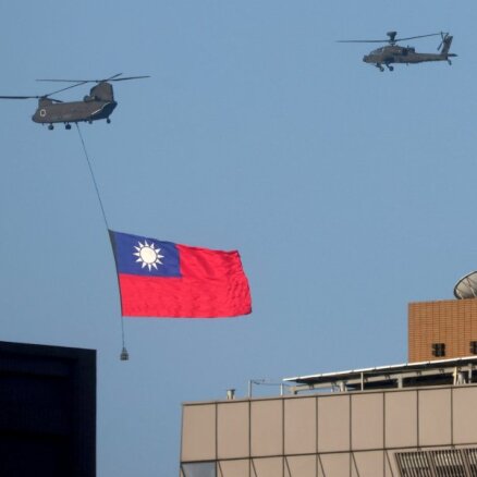 'ASV spēlējas ar uguni' – Ķīna pikta par Baidena izteikumiem saistībā ar Taivānu