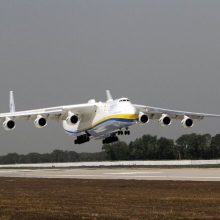 Pasaulē lielākā lidmašīna nolaidīsies Rīgā