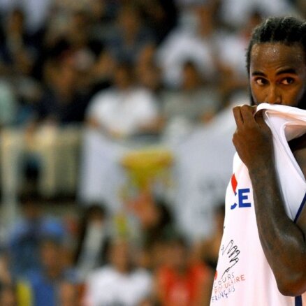 Roku lauzis franču basketbolists  Turiafs; iespējams, izlaidīs 'Eurobasket'