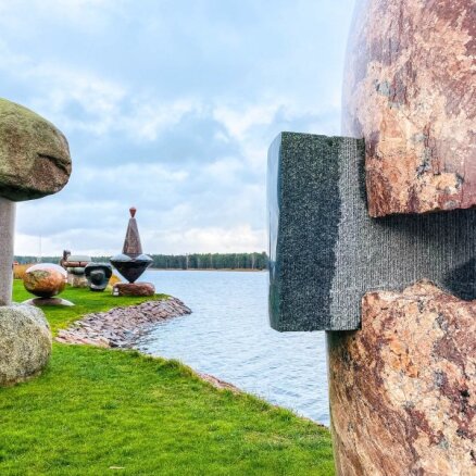 ФОТО. Поразительный парк каменных скульптур Паула Яунземса в Вакарбулли