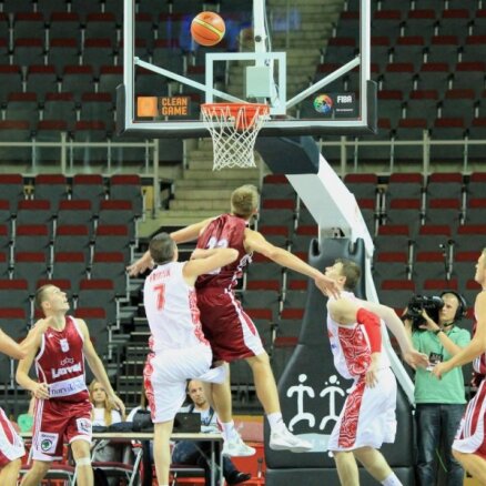 Баскетболисты Латвии разгромили россиян с разницей "+20"
