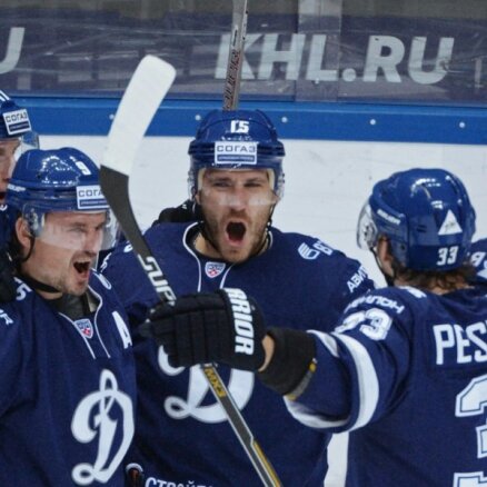 Karsums ar vārtu guvumu sekmē Maskavas 'Dinamo' uzvaru KHL mačā