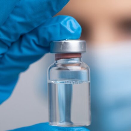 Ученые выявили недостаточность защиты вакцин от Pfizer и Sinovac от "Омикрона"
