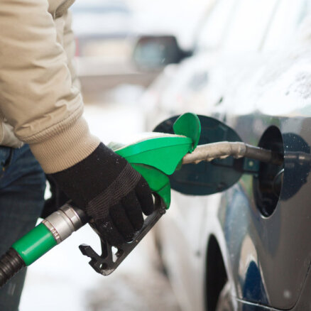 No nākamā gada paaugstinās minimāli piejaucamo biodegvielas apmēru degvielai; pieaugs cenas