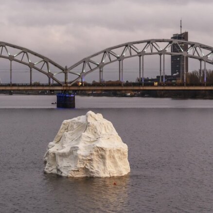 Foto: KNAB Daugavā peldina korupcijas aisbergu