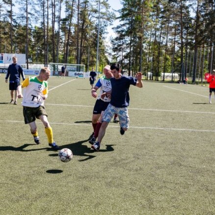 Foto: 'Ziedkalne' uzvar starptautiskās minifutbola sacensībās cilvēkiem ar īpašām vajadzībām