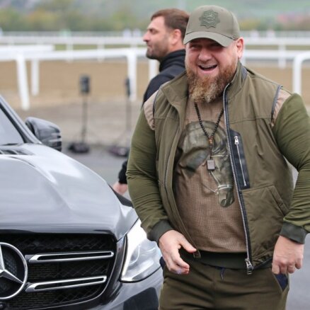 Opozicionārs Jašins pieprasa Putinam atlaist Kadirovu
