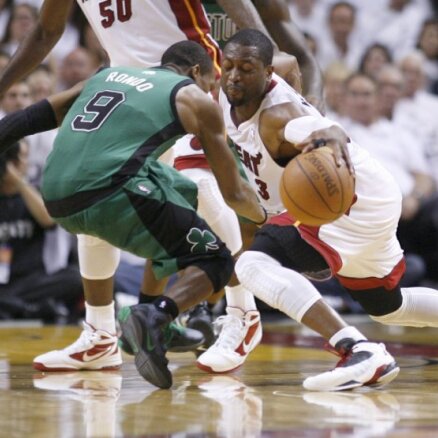 Veids un Džeimss turpina virzīt 'Heat' uz NBA finālu