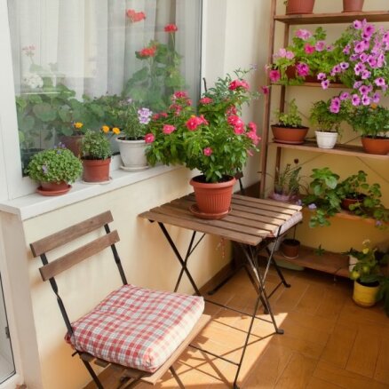 Daudzdzīvokļu namu balkona vai lodžijas iestiklošana Rīgā – noteikumi un prasības