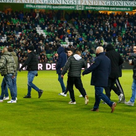 Video: Fani pārtrauc Uldriķa pārstāvētās 'Cambuur' spēli