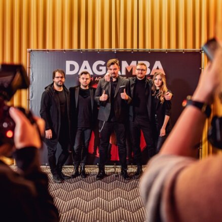Foto: Klasiskās mūzikas huligāni 'Dagamba' nosvinējuši jaunā albuma iznākšanu
