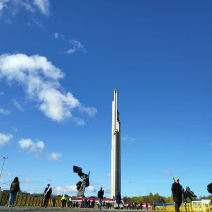Коалиция договорилась о поправках, которые позволят снести памятник в парке Победы (ДОПОЛНЕНО)