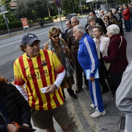 Foto: Kataloņi atdod simbolisku balsi par reģiona neatkarību