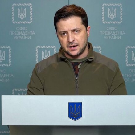 Zelenskis aicina ES uzņemt Ukrainu; mudina Krievijas karavīrus nolikt ieročus