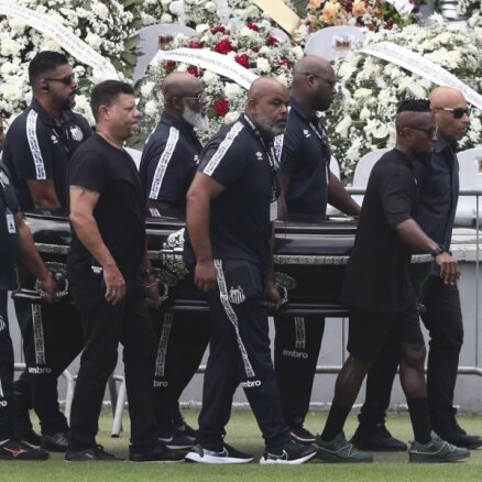 'Santos' stadionā sākas atvadas no mūžībā aizgājušā Pelē