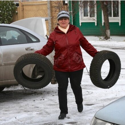 Vāc parakstus, lai ieviestu laicīgāku ziemas riepu nomaiņu automašīnām