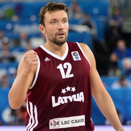 Uz iekļūšanu Latvijas basketbola izlasē kandidē Janičenoks, Blūms un seši debitanti