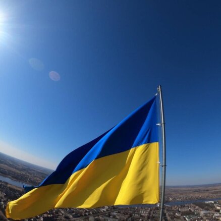 Daugavpils augstākajā karoga mastā pacelts Ukrainas karogs