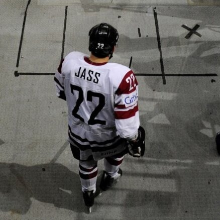 Latvijas hokeja izlases kandidāts Jass guvis savainojumu