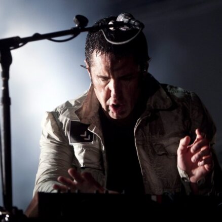 Video: 'Nine Inch Nails' līderis koncerta laikā piezvana smagi slimam fanam