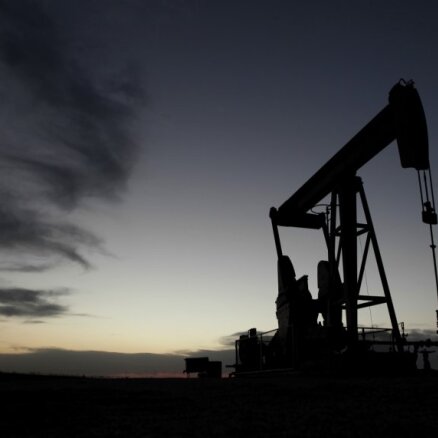 Цена барреля нефти Brent опустилась ниже 80 долларов