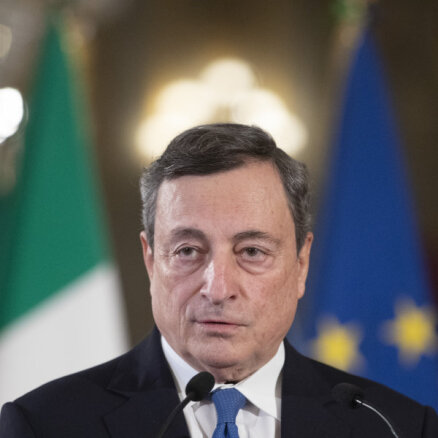 Itālijas premjers Dragi atkāpsies no amata; prezidents demisiju nepieņems