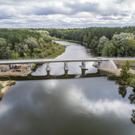 ФОТО. После реконструкции за 1,6 млн евро открыт исторический мост через Гаую
