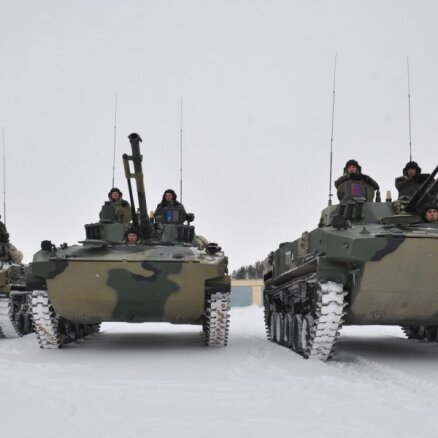 Uz Brjanskas apgabalu pie Ukrainas robežas pārvesti desantnieki un desanta kaujas mašīnas