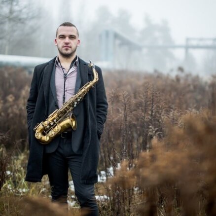 Džeza saksofonists Toms Rudzinskis laiž klajā albumu 'ABRA'