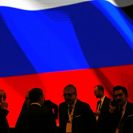 Rietumu sankciju ietekmes dēļ atkāpjas četri Krievijas reģionu gubernatori