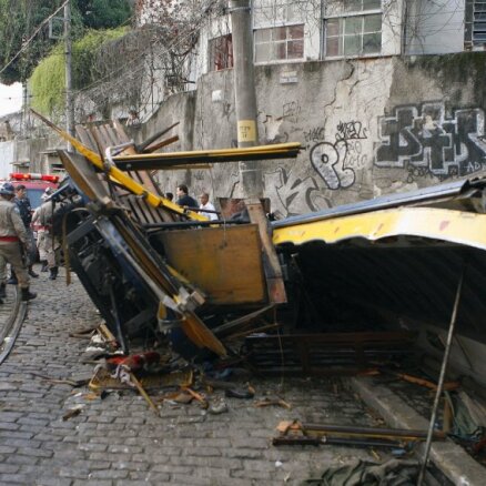 Пять человек погибли в результате крушения трамвая в Рио -де -Жанейро