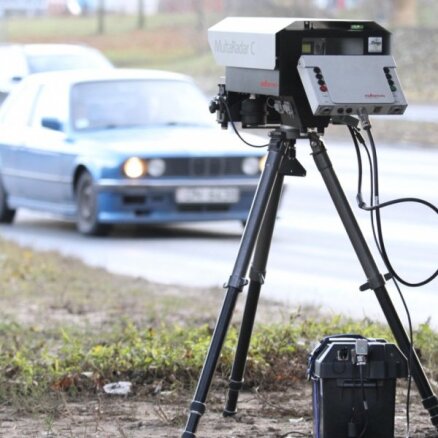 Steidzoties garām fotoradariem, pērn autovadītāji sodos samaksājuši 10,8 miljonus eiro
