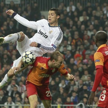 'Real Madrid' ar pārliecinošu uzvaru pietuvojas Čempionu līgas pusfinālam