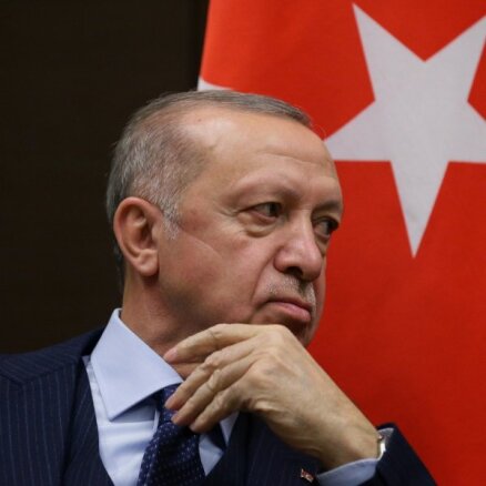 Turcija un Krievija vienojušās par kuģošanu Melnajā jūrā, vēsta avoti