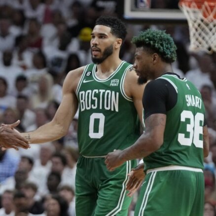 'Celtics' pagarina sēriju pret 'Heat' un vēl saglabā cerību
