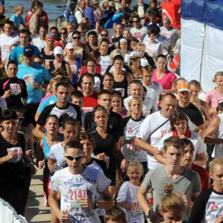 'BalticMiles' pusmaratonā  uzvaru svin Krievijas skrējējs Oļegs Babčins un Dace Lina