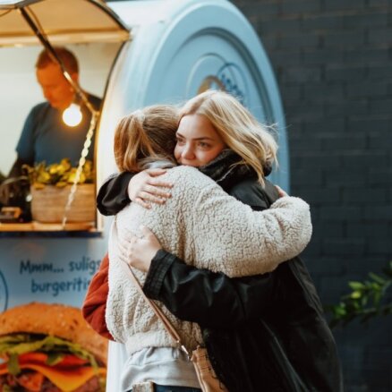 Foto: Andrejsala iesildās 'street food' festivālam