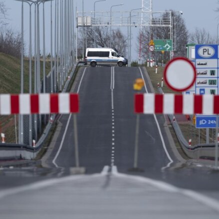 Polija ļauj Baltijas valstu transportam šķērsot robežu; jāpiesakās nekavējoties (plkst.08:03)