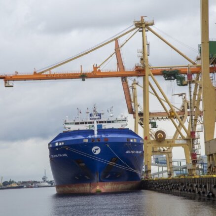 Грузооборот в Рижском порту может упасть на 30% из-за отказа от грузов из России и Беларуси