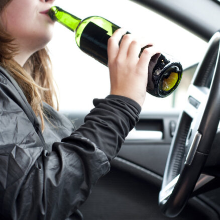 В Риге пьяная девушка за рулем Audi превысила скорость и дала полиции взятку в 150 евро