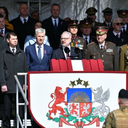 Levits pateicas Latvijas aizsardzības spēkiem par profesionalitāti un disciplīnu