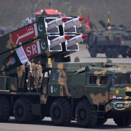 Foto: Pakistāna Republikas dienā izrāda militāro varenību