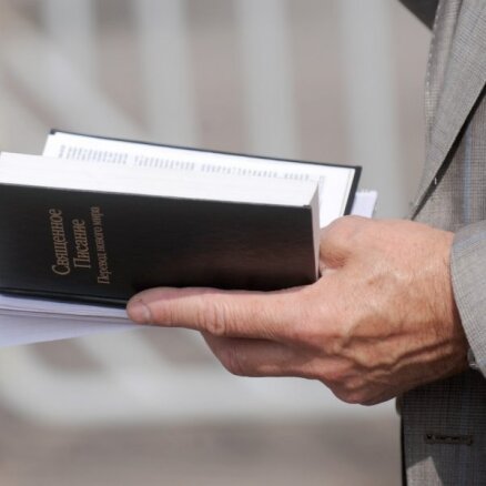 Zem prokuratūras lupas nonāk 'Jehovas liecinieki'