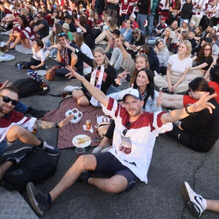 'Porziņģi uz ledus' – izlases fani soctīklos pauž sajūsmu par uzvaru pār Šveici