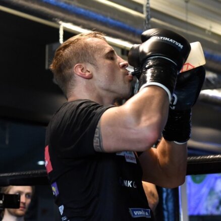 Briedis pirms dueļa ar Huku baidās tikt saindēts, saka cīņas tehniskais direktors