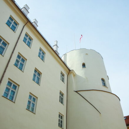 Министр: Рижский замок в 2018 году открыт не будет