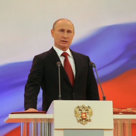 Путин публично поспорил с главой Конституционного суда РФ