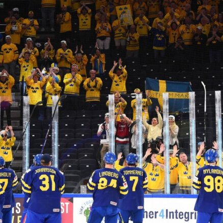 Zviedru hokeja fani paliek Tamperē un nealkst braukt uz Rīgu